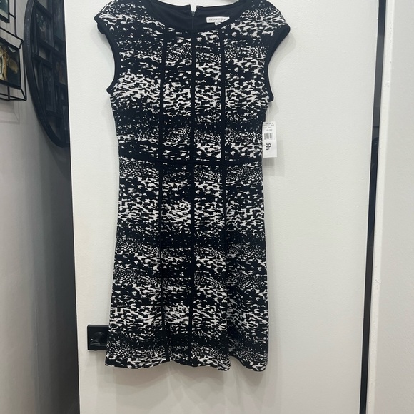 Studio I Dresses & Skirts - NWT Studio I Black and White Abstract Mini Dress 8P